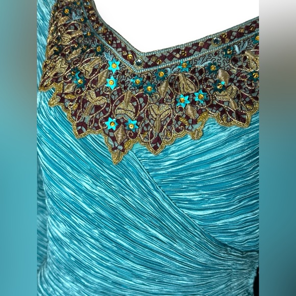 Mary McFadden Couture Long-sleeve Turquoise Pleated Accordion Gown - Picture 5 of 15